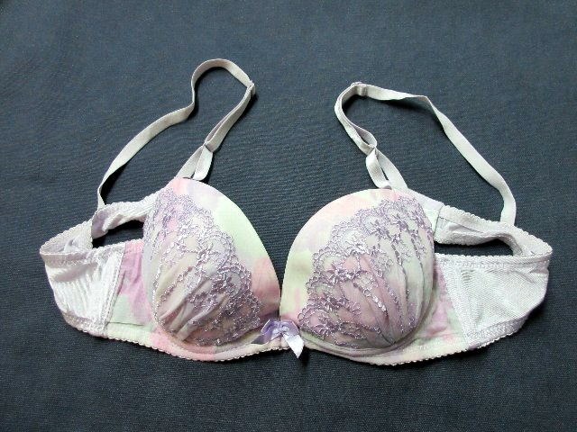 ブルセラ通販:使用済下着−OL、営業、ショップ定員のブラジャー
