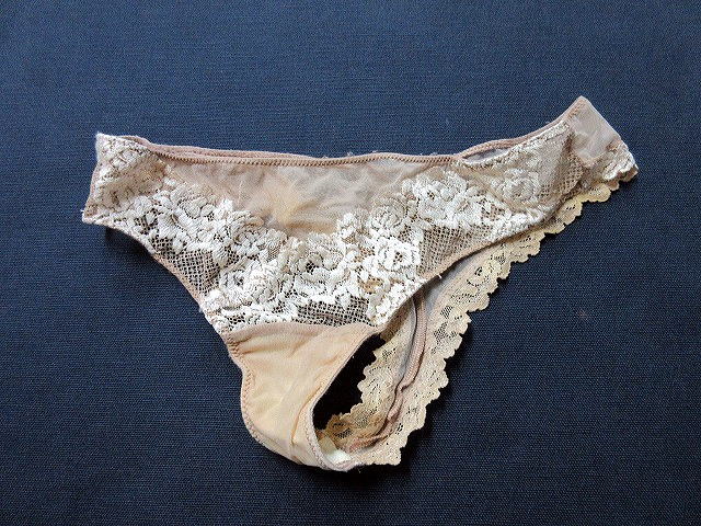 人妻汚れたパンティ画像